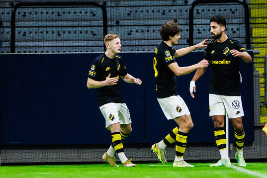 AIKs Ahmad Faqa jublar med Sixten Gustafsson och Linus