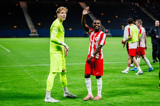 Degerfors målvakt Rasmus Forsell och Nahom Netabay jublar
