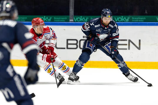 Timrås Albin Sundin och Linköpings Robin Kovacs