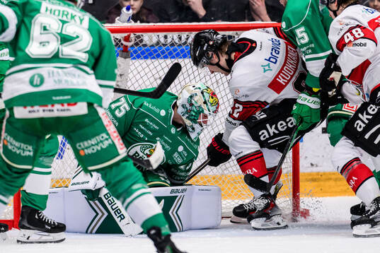 Rögles målvakt Arvid Holm och Malmö Redhawks Janne
