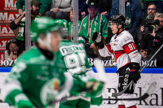 Malmö Redhawks Axel Sundberg jublar