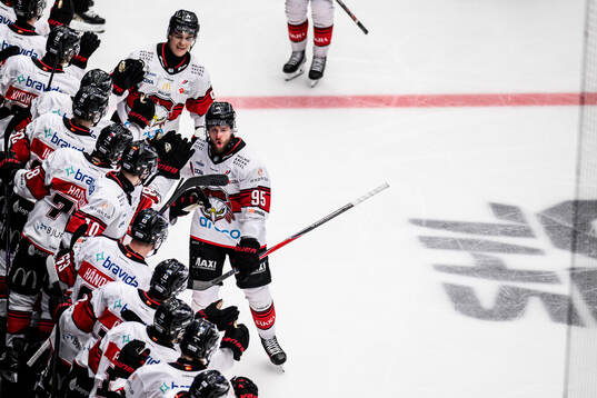 Malmö Redhawks Carl Persson jublar
