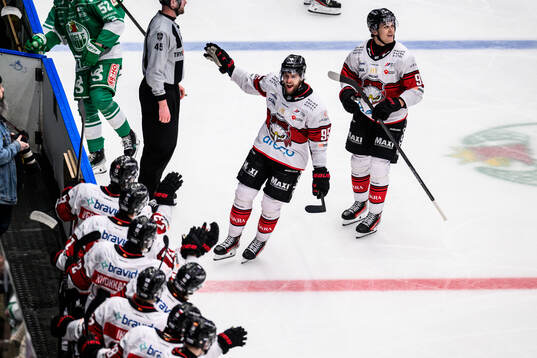 Malmö Redhawks Carl Persson jublar