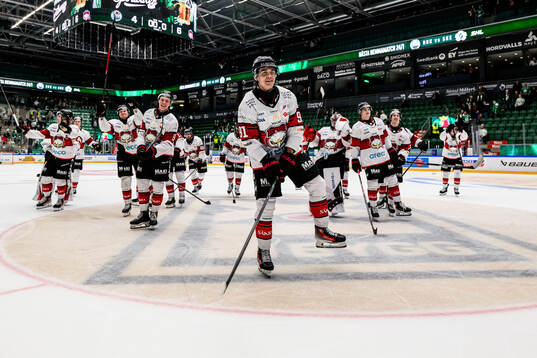 Malmö Redhawks Axel Sundberg jublar