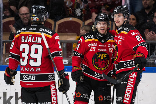 Luleås Brian O'Neill och Oskari Laaksonen jublar