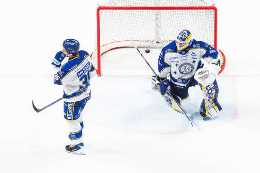 Leksands Stefan Milosevic och målvakt Marcus Gidlöf deppar