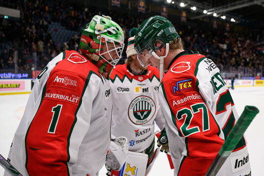 Frölundas målvakt Lars Johansson och Theodor Niederbach