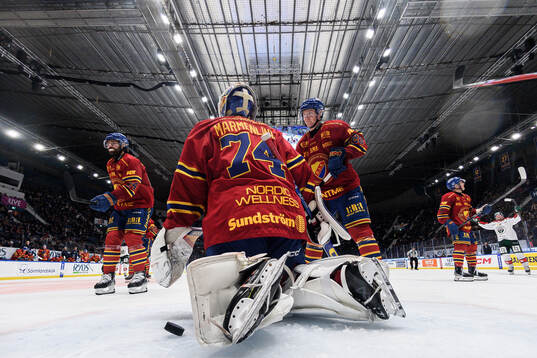 Djurgårdens Ludvig Rensfeldt , målvakt Daniel Marmenlind