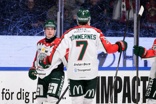 Frölundas Jere Innala jublar