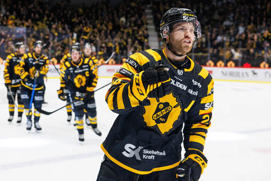 Skellefteås Oscar Lindberg jublar