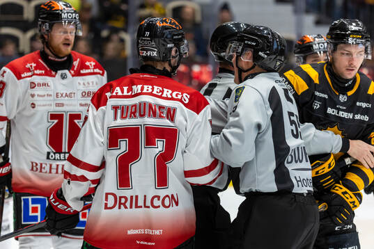 Örebros Teemu Turunen och Skellefteås Oliver Okuliar