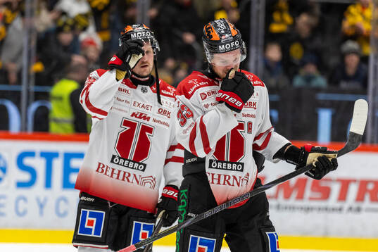 Örebros Patrik Karlkvist och Christopher Mastomäki  deppar