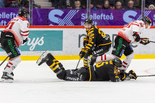 Örebros Patrik Puistola och Kalle Miketinac och