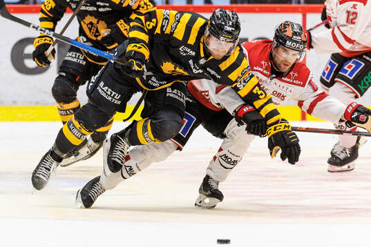 Skellefteås Viktor Grahn och Örebros Kalle Miketinac