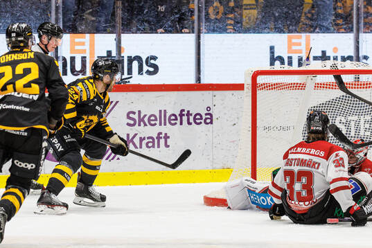 Skellefteås Oscar Lindberg gör 1-1