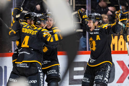 Skellefteås Mikkel Aagaard jublar