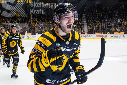 Skellefteås Oscar Lindberg jublar