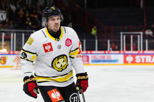 Johannes Kinnvall of Brynäs celebrates