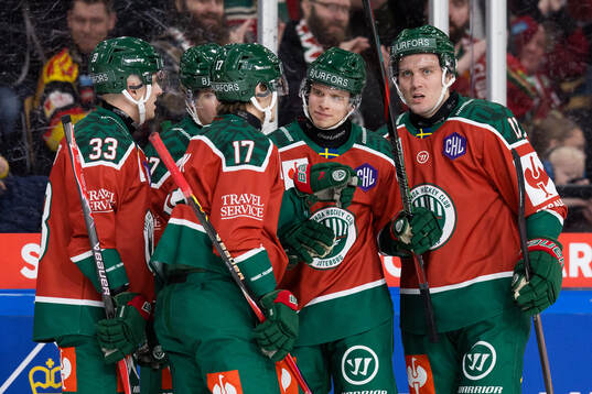 Isac Heens of Frölunda celebrate with team mates