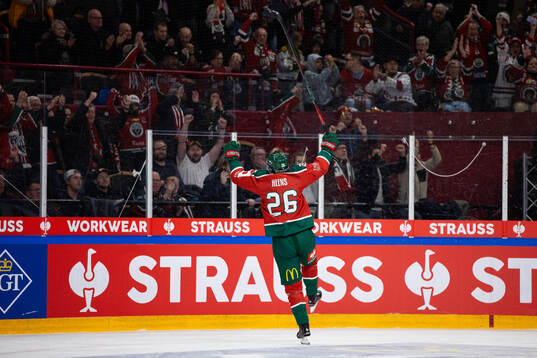 Isac Heens of Frölunda celebrates