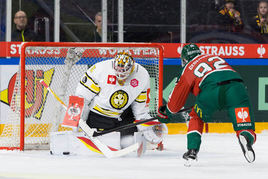 Goaltender Erik Källgren of Brynäs and Filip Cederqvist