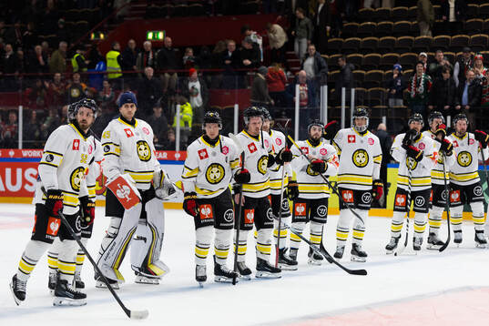 Players of Brynäs look dejected