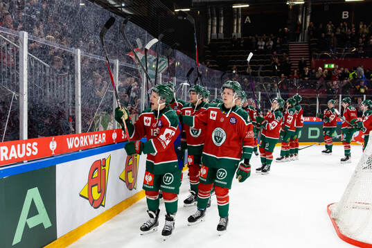 Max Friberg and Noah Dower Nilsson of Frölunda celebrate