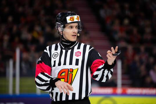 Referee Michael Tscherrig