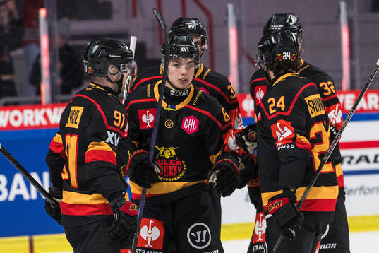 Isac Hedqvist and Brendan Shinnimin of Luleå celebrate