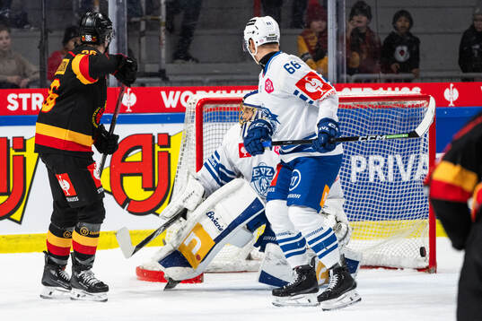 Pontus Andreasson of Luleå scores 2-0