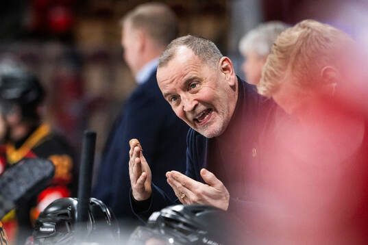 Coach Thomas Berglund of Luleå