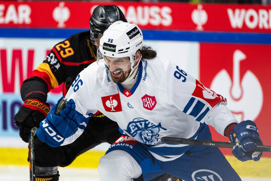 Daniel Voženilek of EV Zug