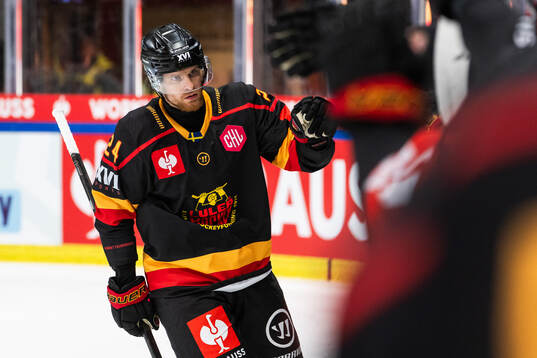 Brendan Shinnimin of Luleå celebrates