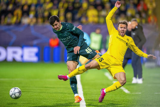 Abdukodir Khusanov of Manchester City and Fredrik André