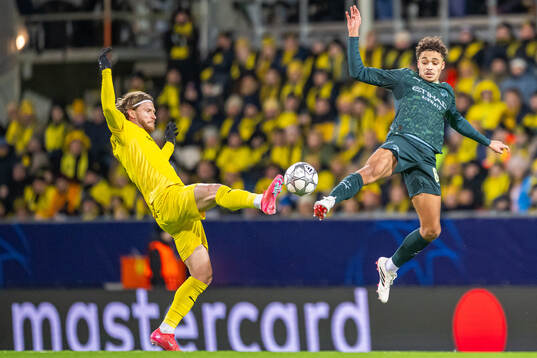 Kasper Høgh of Bodø/Glimt and Max Alleyne of Manchester