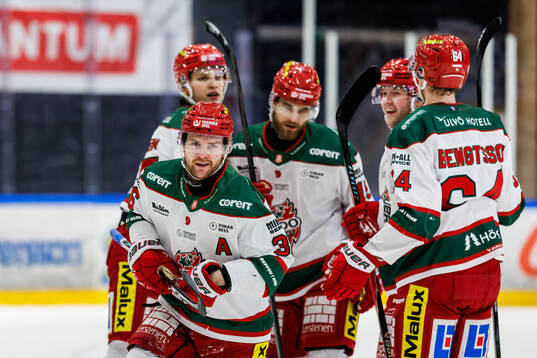 Modos Sebastian Ohlsson jublar