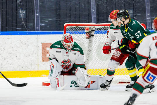 Modos målvakt Adam Werner