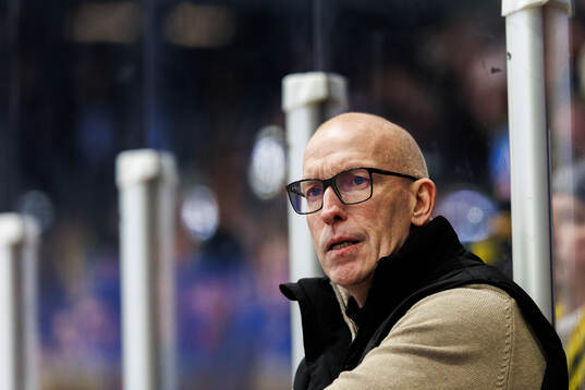 Modos huvudtränare Fredrik Andersson