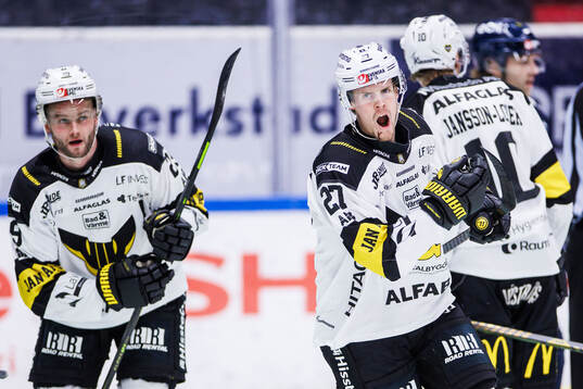 Västerås Carl Jakobsson jublar