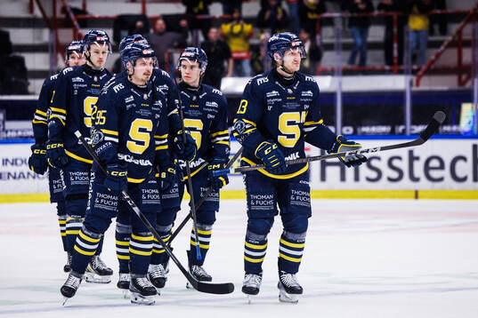 Södertäljes Teemu Väyrynen och Henrik Eriksson deppar