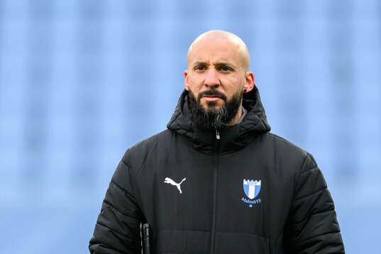 Assistant coach Guillermo Molins