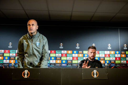 Head coach Miguel Angel Ramirez and Pontus Jansson