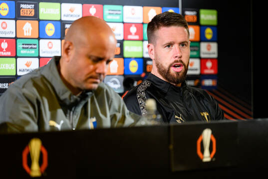 Head coach Miguel Angel Ramirez and Pontus Jansson