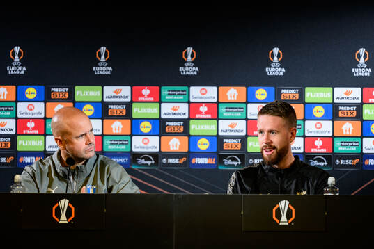 Head coach Miguel Angel Ramirez and Pontus Jansson