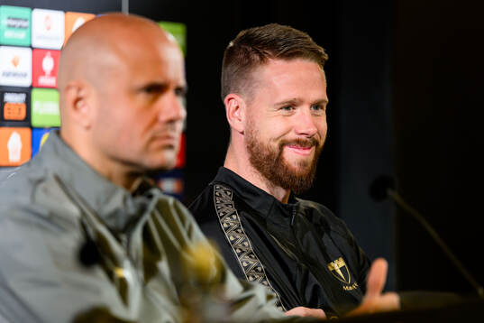 Head coach Miguel Angel Ramirez and Pontus Jansson