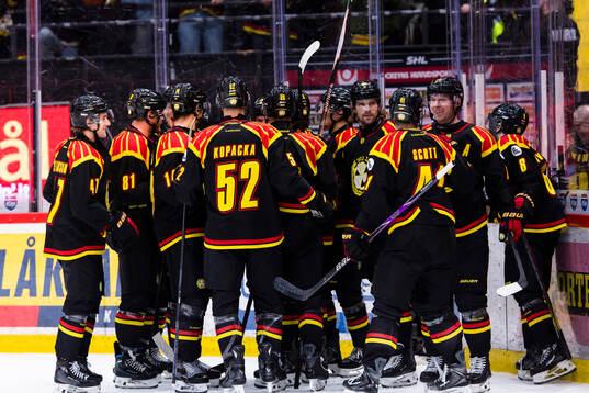 Brynäs spelare firar segern på övertid