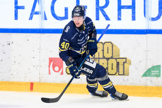HV71s Oskar Stål-Lyrenäs jublar