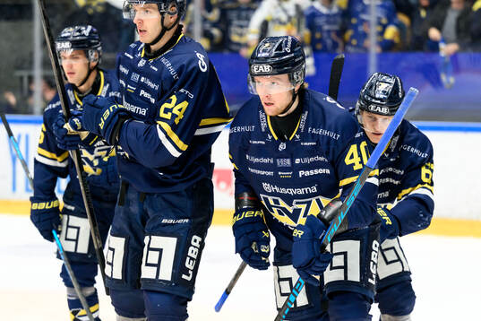 HV71s Oskar Stål-Lyrenäs jublar