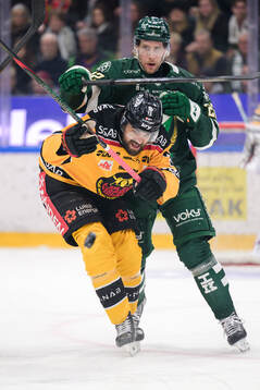 Färjestads Per Åslund och Luleås Frederic Allard