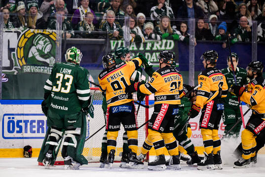 Luleås Brian O'Neill och Färjestads Viktor Lodin